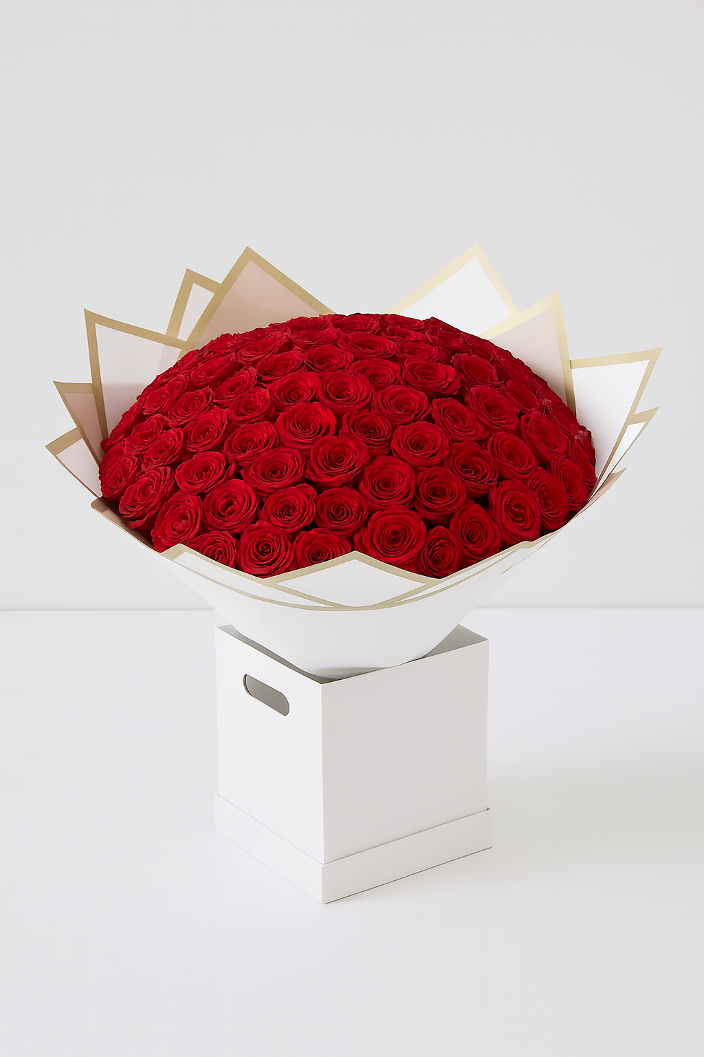 Majestic Love – 100 Red Roses
